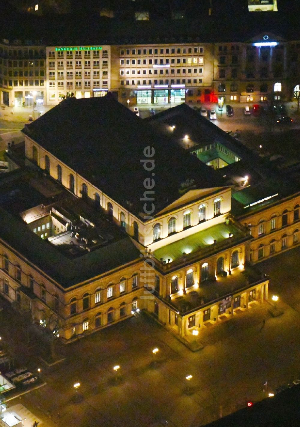 Hannover bei Nacht von oben - Nachtluftbild des Gebäude des Konzerthauses und Theater- Schauspielhauses in Hannover im Bundesland Niedersachsen, Deutschland