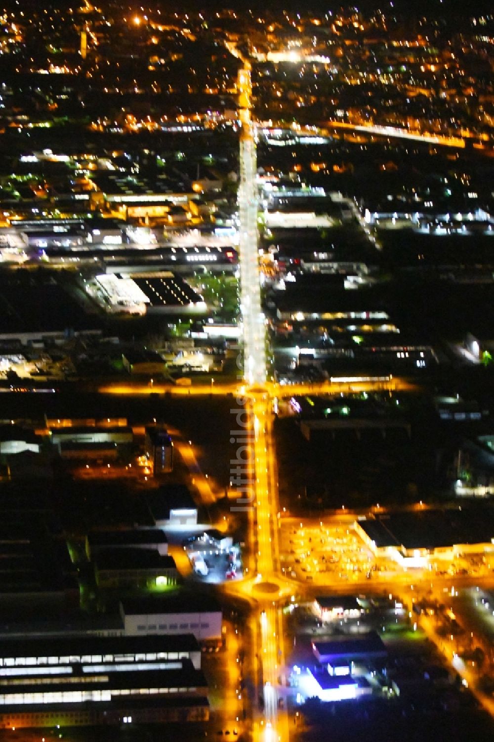 Arnstadt bei Nacht von oben - Nachtluftbild des Industrie- und Gewerbegebiet an Arnstadt im Bundesland Thüringen, Deutschland