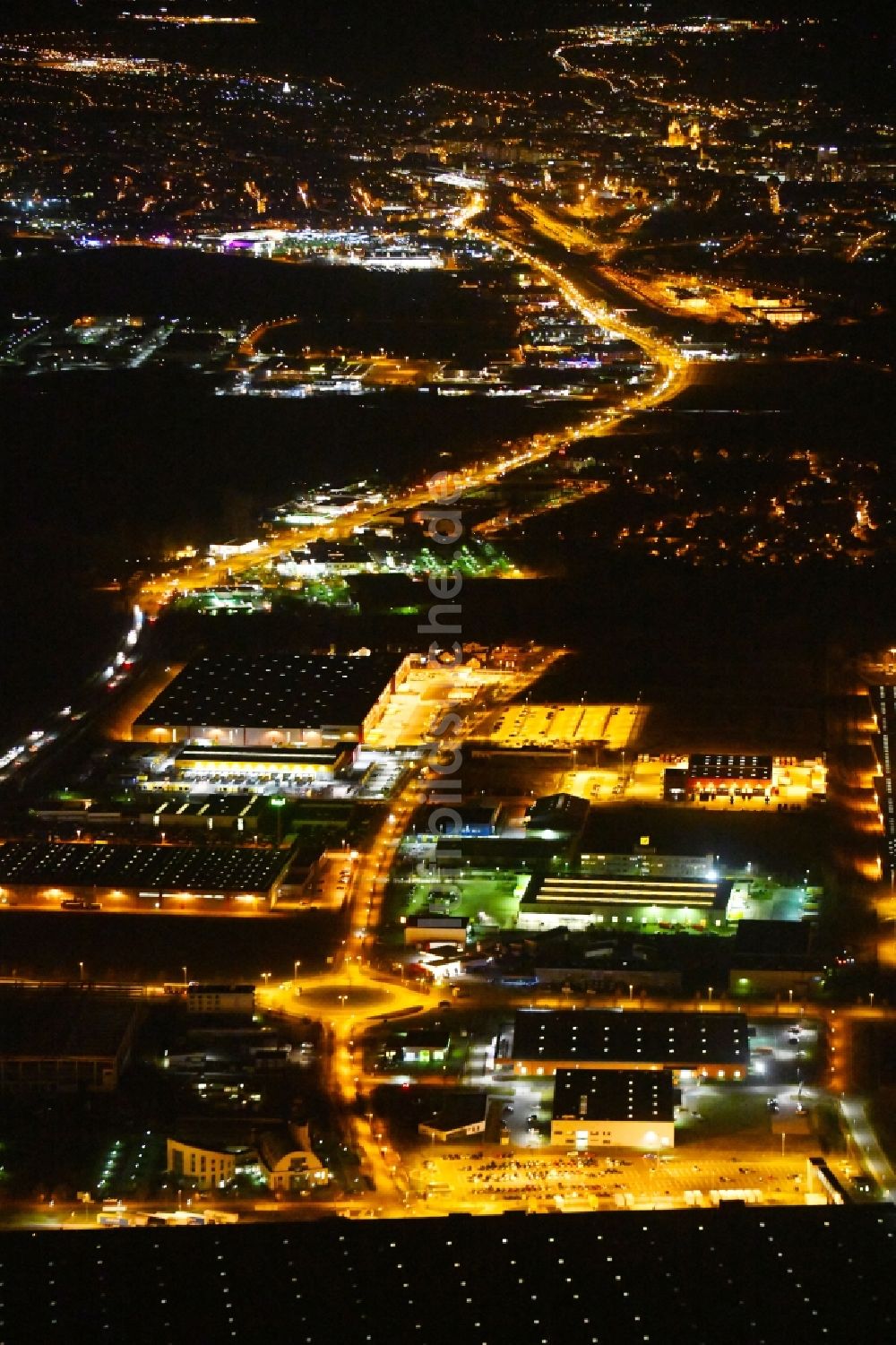 Nachtluftbild Erfurt - Nachtluftbild des Industrie- und Gewerbegebiet in Erfurt im Bundesland Thüringen, Deutschland