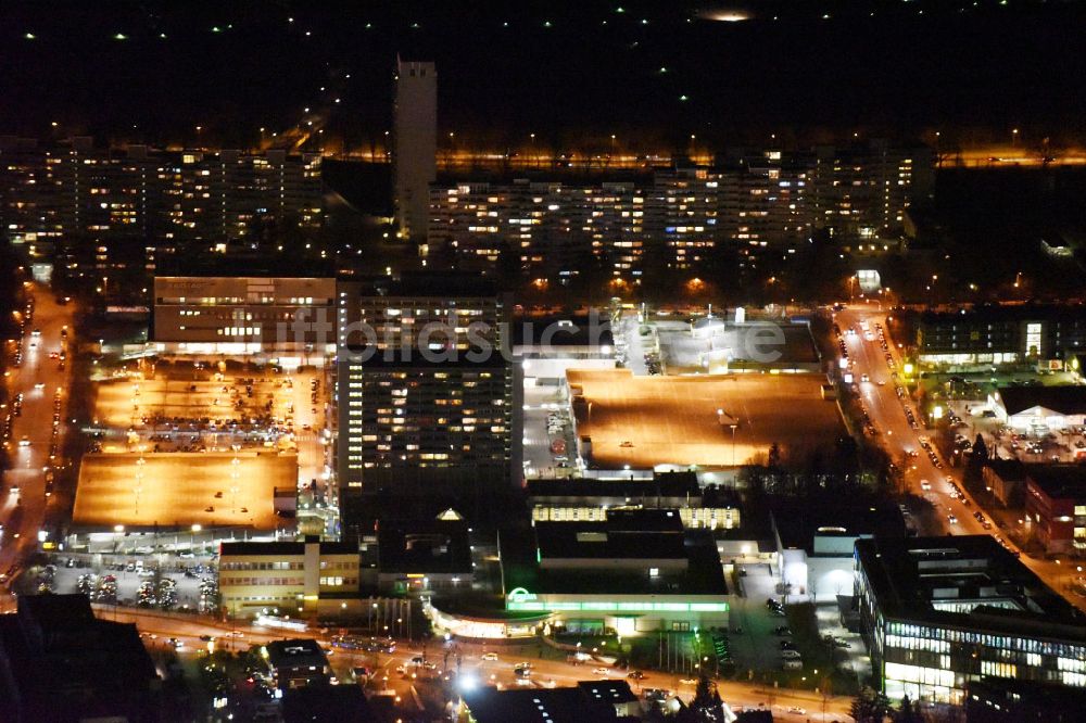 München bei Nacht von oben - Nachtluftbild des Olympia Einkaufszentrum in München im Bundesland Bayern