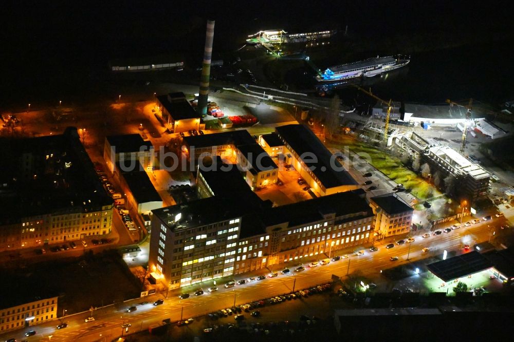 Nachtluftbild Dresden - Nachtluftbild des Werksgelände der der an der Leipziger Straße im Ortsteil Neustadt in Dresden im Bundesland Sachsen, Deutschland