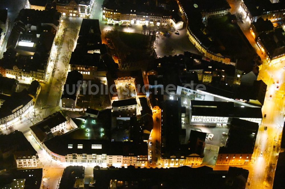 Nacht-Luftaufnahme Weimar - Nachtluftbild des Wohn- und Geschäftshaus Viertel entlang Schützengasse - Brauhausgasse in Weimar im Bundesland Thüringen, Deutschland