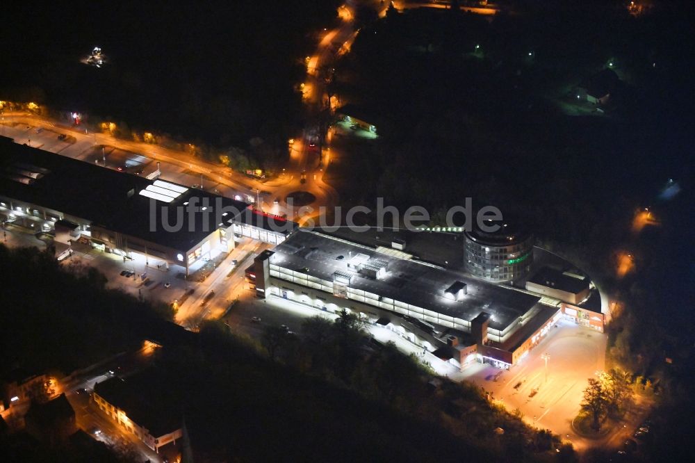 Nachtluftbild Bernau - Nachtluftbild Einkaufs- Zentrum Bahnhofs-Passage Bernau in Bernau im Bundesland Brandenburg, Deutschland