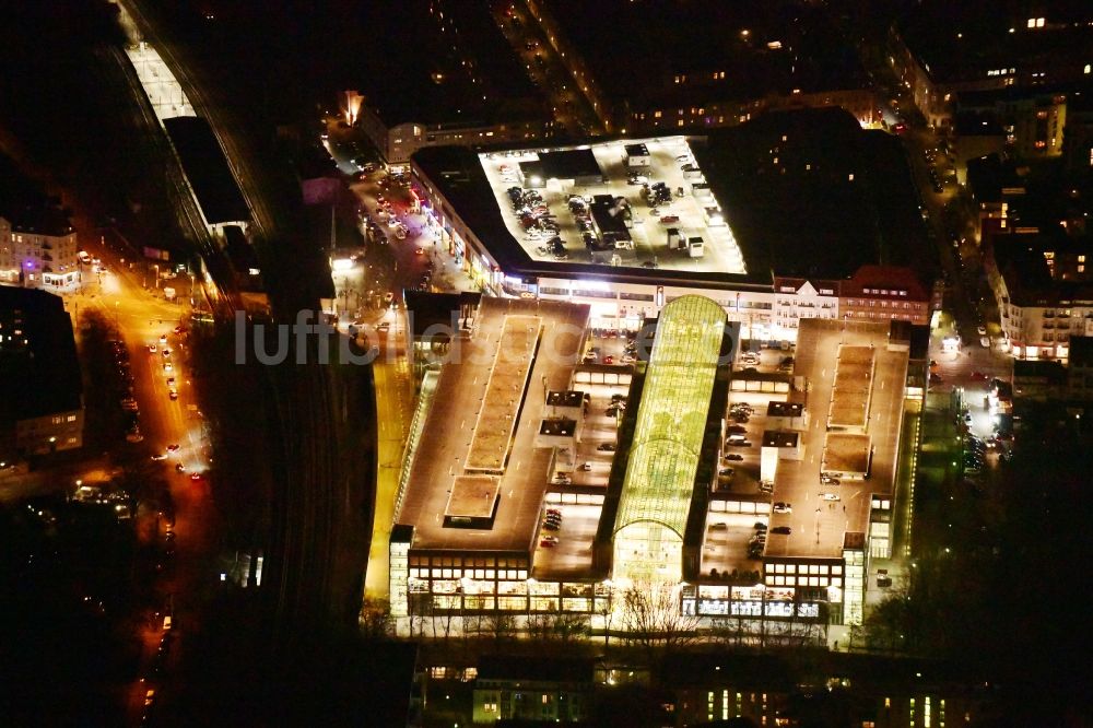 Nacht-Luftaufnahme Berlin - Nachtluftbild Einkaufs- Zentrum Forum Köpenick im Ortsteil Köpenick in Berlin, Deutschland