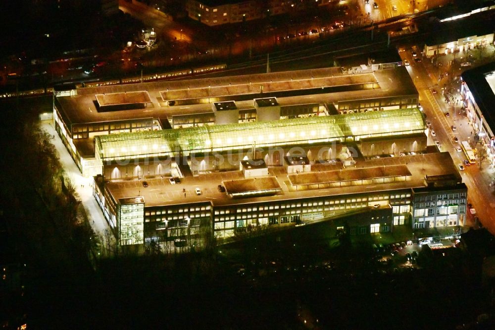 Nachtluftbild Berlin - Nachtluftbild Einkaufs- Zentrum Forum Köpenick im Ortsteil Köpenick in Berlin, Deutschland