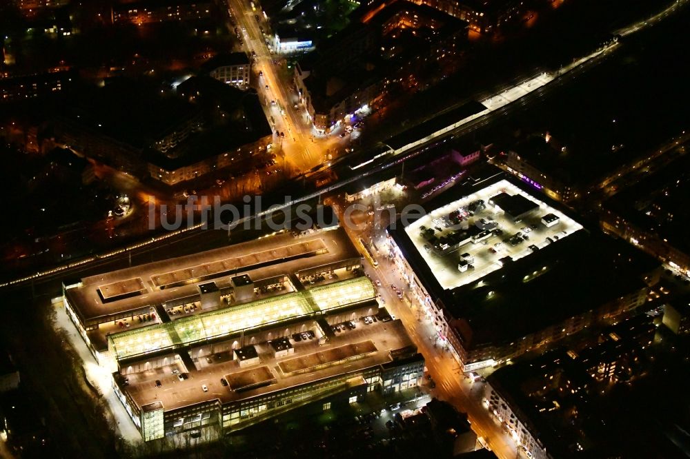 Nachtluftbild Berlin - Nachtluftbild Einkaufs- Zentrum Forum Köpenick im Ortsteil Köpenick in Berlin, Deutschland