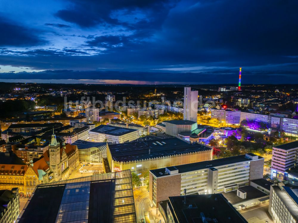 Chemnitz bei Nacht von oben - Nachtluftbild Einkaufs- Zentrum Galerie Roter Turm in Chemnitz im Bundesland Sachsen, Deutschland