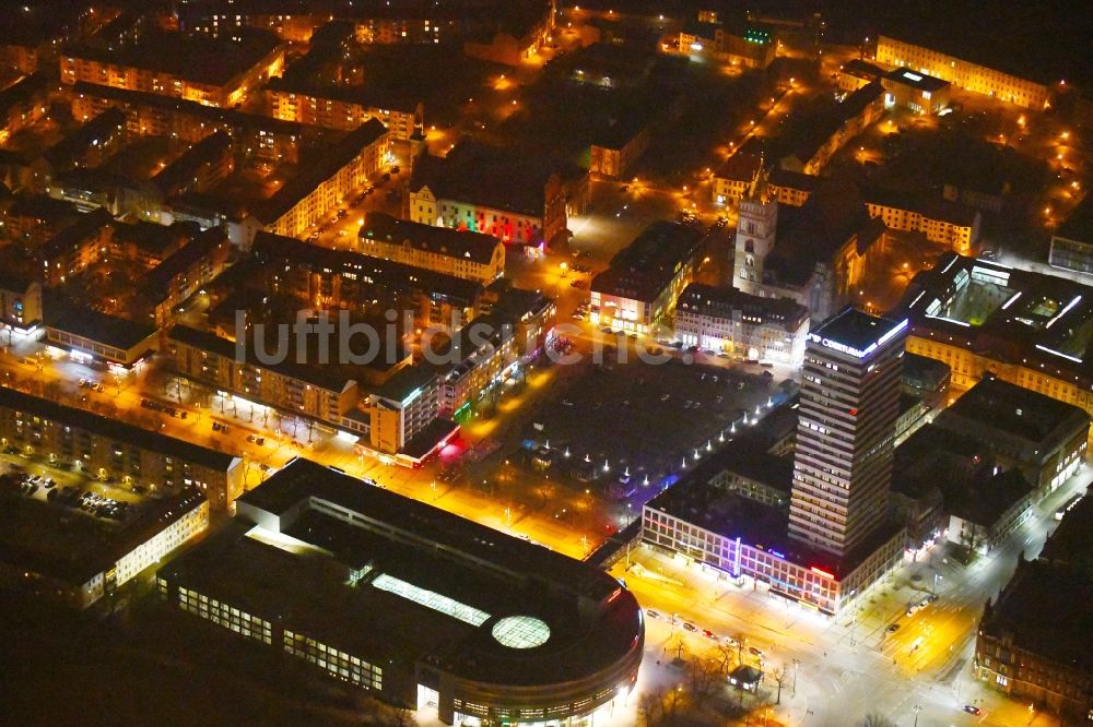 Nachtluftbild Frankfurt (Oder) - Nachtluftbild Einkaufs- Zentrum Lenné-Passagen in Frankfurt (Oder) im Bundesland Brandenburg, Deutschland