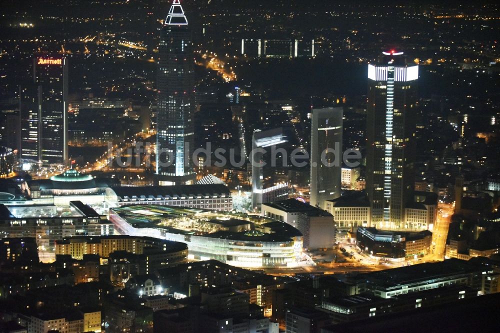 Frankfurt am Main bei Nacht von oben - Nachtluftbild Einkaufs- Zentrum Skyline Plaza im Ortsteil Gallus in Frankfurt am Main im Bundesland Hessen, Deutschland