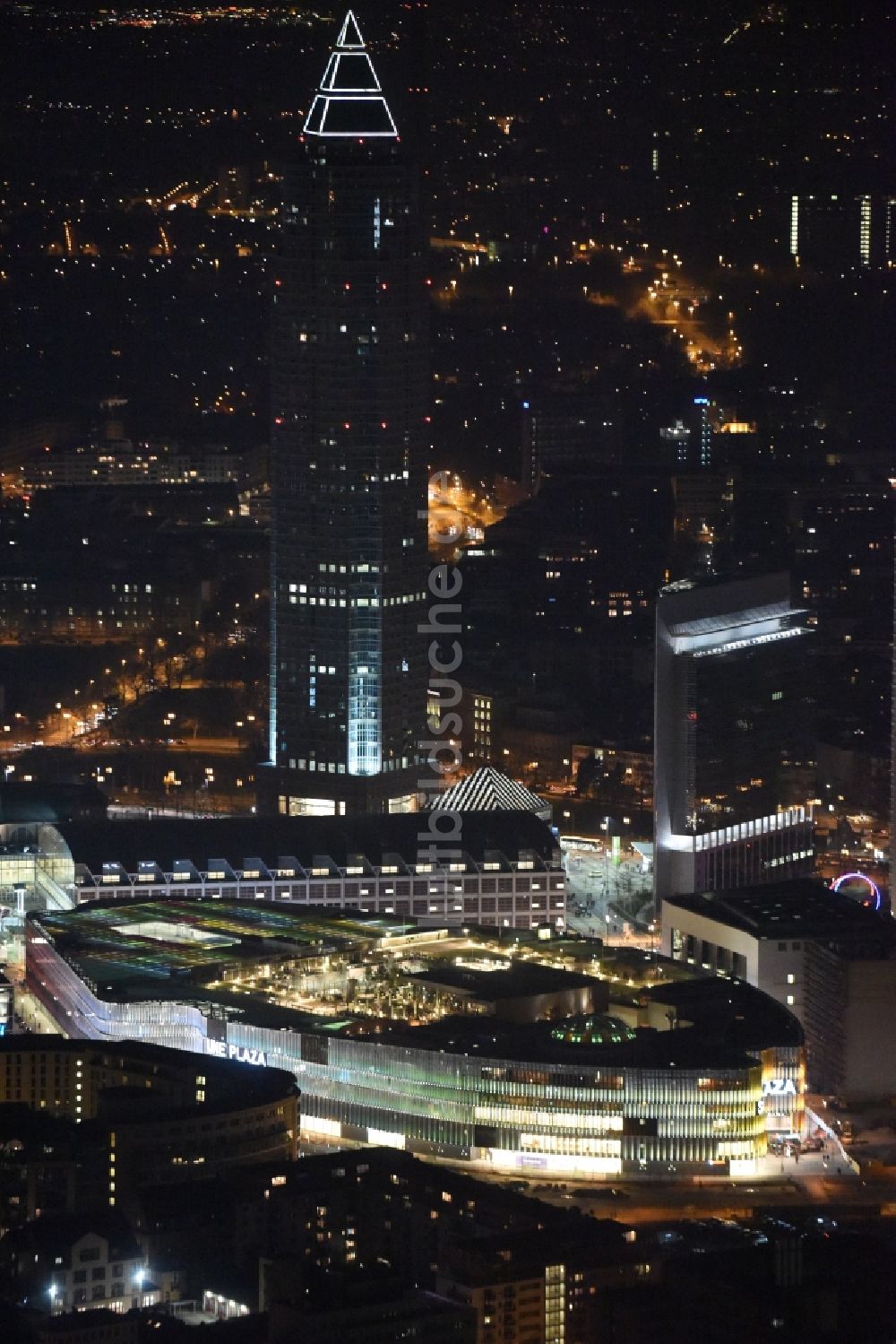 Nachtluftbild Frankfurt am Main - Nachtluftbild Einkaufs- Zentrum Skyline Plaza im Ortsteil Gallus in Frankfurt am Main im Bundesland Hessen, Deutschland