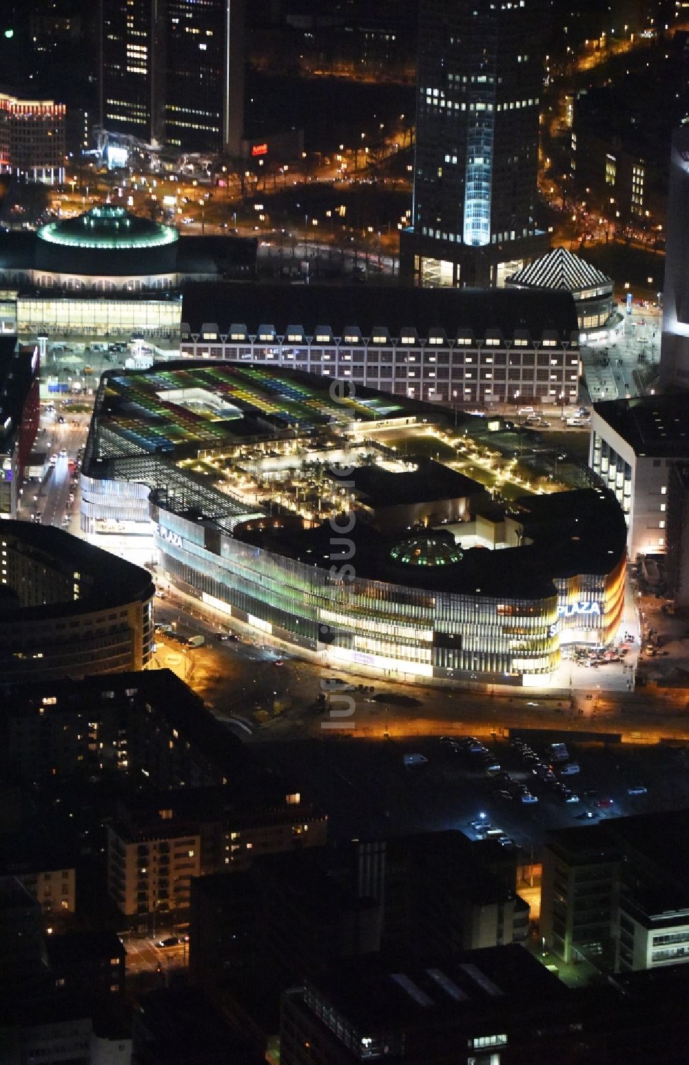 Nachtluftbild Frankfurt am Main - Nachtluftbild Einkaufs- Zentrum Skyline Plaza im Ortsteil Gallus in Frankfurt am Main im Bundesland Hessen, Deutschland