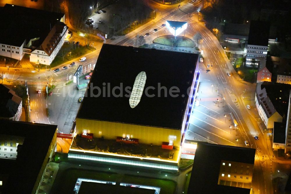 Nachtluftbild Weimar - Nachtluftbild Einkaufs- Zentrum Weimar Atrium an der Friedensstraße in Weimar im Bundesland Thüringen, Deutschland