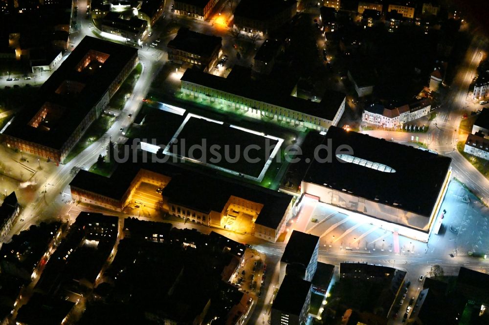 Nachtluftbild Weimar - Nachtluftbild Einkaufs- Zentrum Weimar Atrium in Weimar im Bundesland Thüringen, Deutschland