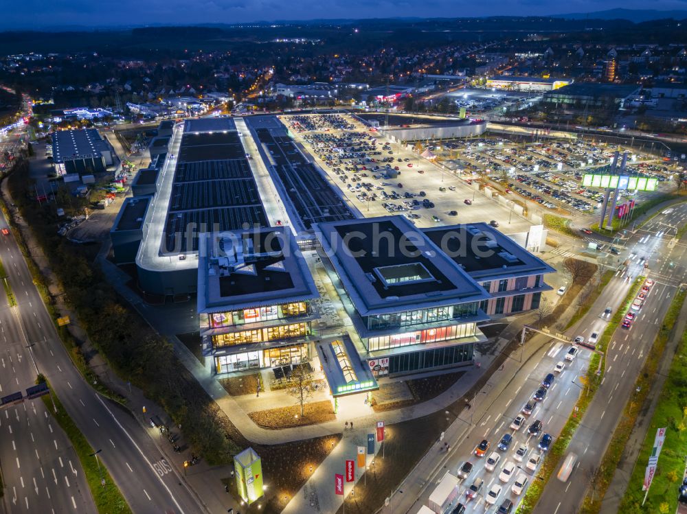 Dresden bei Nacht aus der Vogelperspektive: Nachtluftbild Einkaufszentrum Kaufpark Dresden in Dresden im Bundesland Sachsen, Deutschland