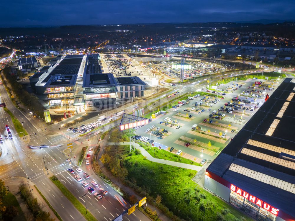 Dresden bei Nacht von oben - Nachtluftbild Einkaufszentrum Kaufpark Dresden in Dresden im Bundesland Sachsen, Deutschland