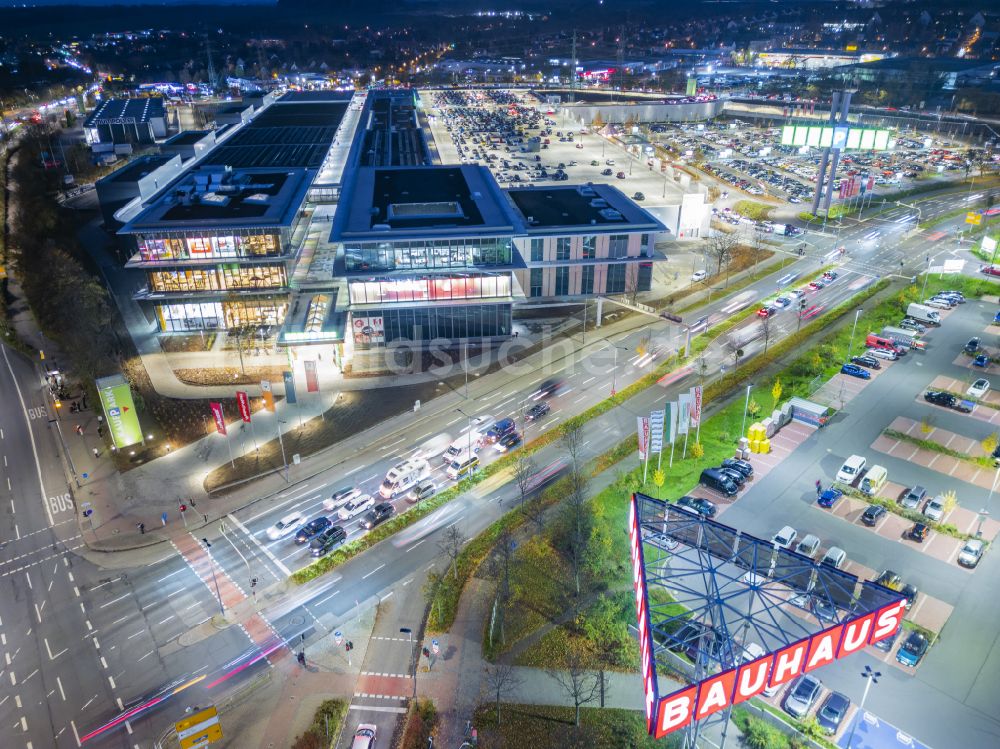 Dresden bei Nacht aus der Vogelperspektive: Nachtluftbild Einkaufszentrum Kaufpark Dresden in Dresden im Bundesland Sachsen, Deutschland