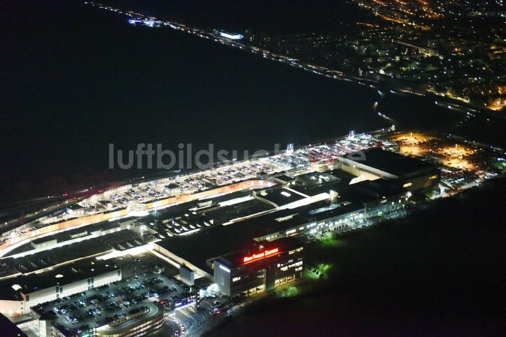 Sulzbach (Taunus) bei Nacht von oben - Nachtluftbild Einkaufszentrum Main-Taunus-Zentrum in Sulzbach / Hessen