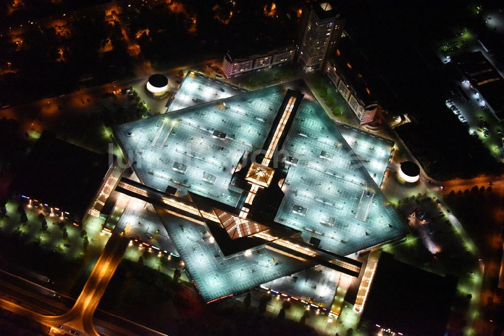 Nacht-Luftaufnahme Potsdam - Nachtluftbild Einkaufzentrum Stern- Center in Potsdam im Bundesland Brandenburg, Deutschland