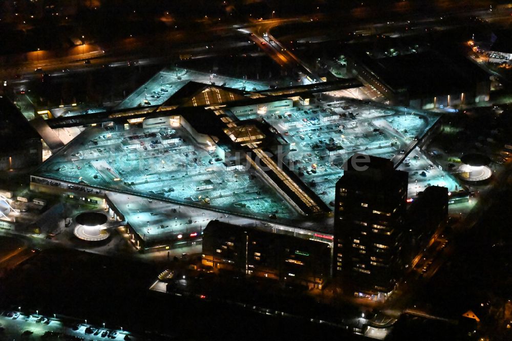 Nacht-Luftaufnahme Potsdam - Nachtluftbild Einkaufzentrum Stern- Center in Potsdam im Bundesland Brandenburg, Deutschland