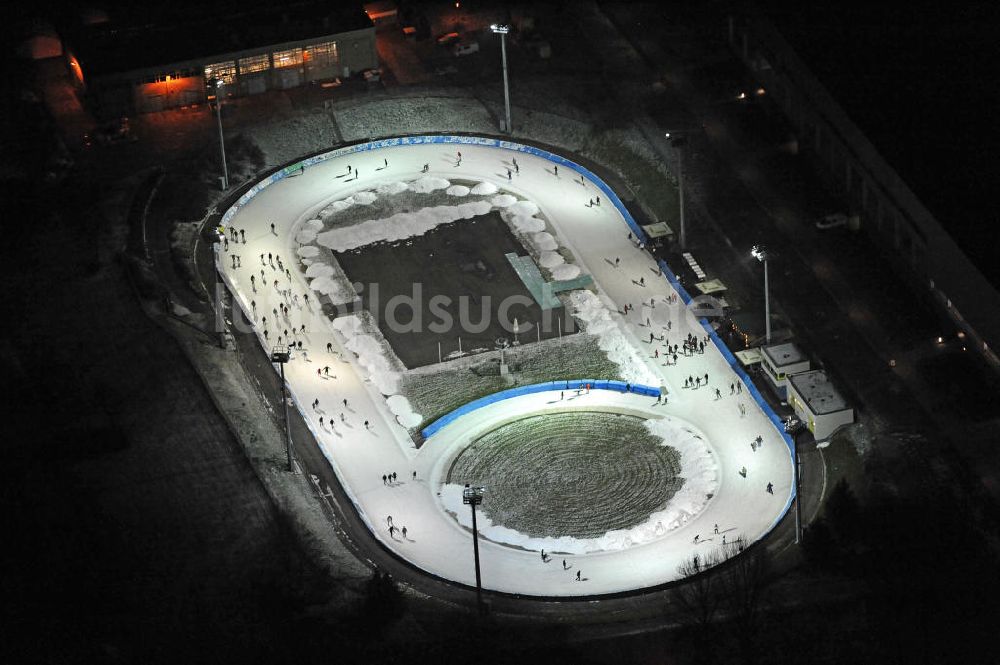 Nacht-Luftaufnahme Dresden - Eislaufbahn in Dresden bei Nacht