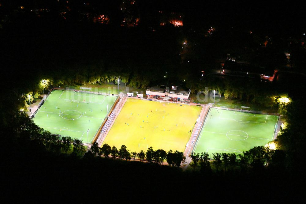 Nachtluftbild Berlin - Nachtluftbild Ensemble der Sportplatzanlagen Werner-Seelenbinder-Sportpark in Berlin