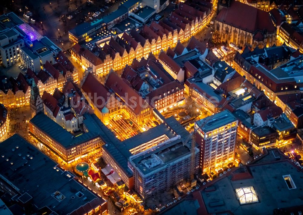 Münster bei Nacht aus der Vogelperspektive: Nachtluftbild Fachwerkhaus- und Mehrfamilienhaus- Wohngebiet in Münster im Bundesland Nordrhein-Westfalen, Deutschland