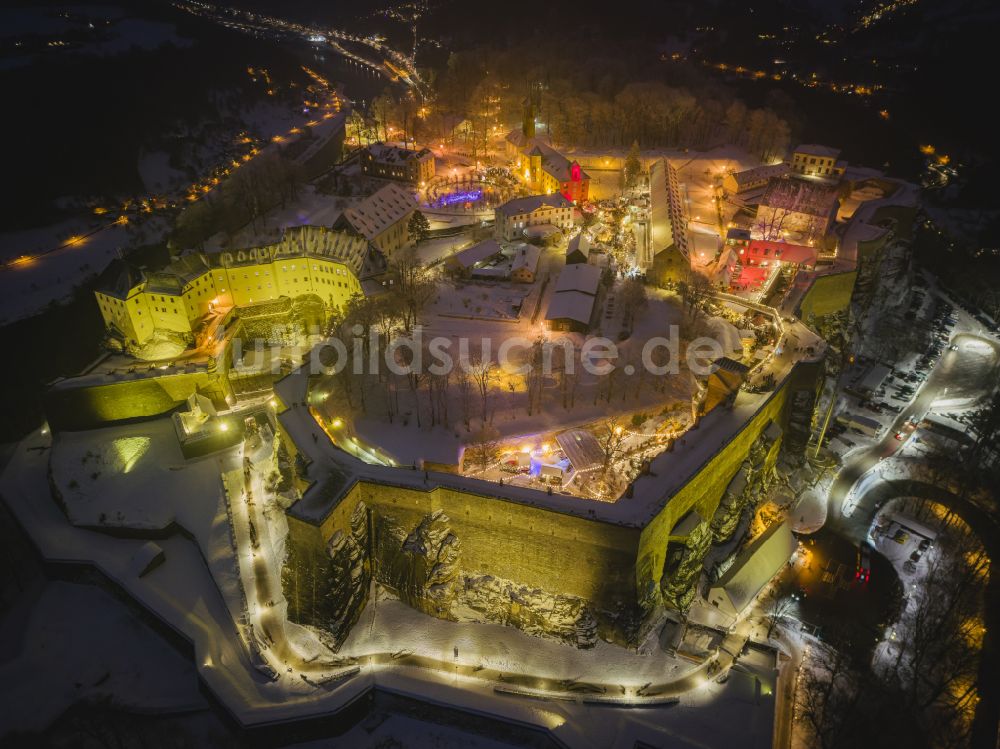 Nachtluftbild Königstein - Nachtluftbild Festung Königstein an der Elbe im Landkreis Sächsische Schweiz-Osterzgebirge im Bundesland Sachsen