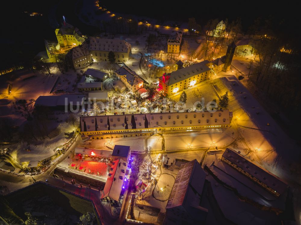 Nacht-Luftaufnahme Königstein - Nachtluftbild Festung Königstein an der Elbe im Landkreis Sächsische Schweiz-Osterzgebirge im Bundesland Sachsen