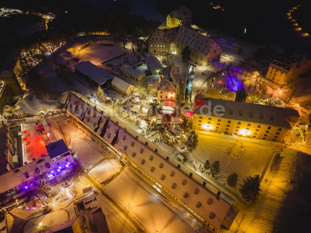 Königstein bei Nacht von oben - Nachtluftbild Festung Königstein an der Elbe im Landkreis Sächsische Schweiz-Osterzgebirge im Bundesland Sachsen