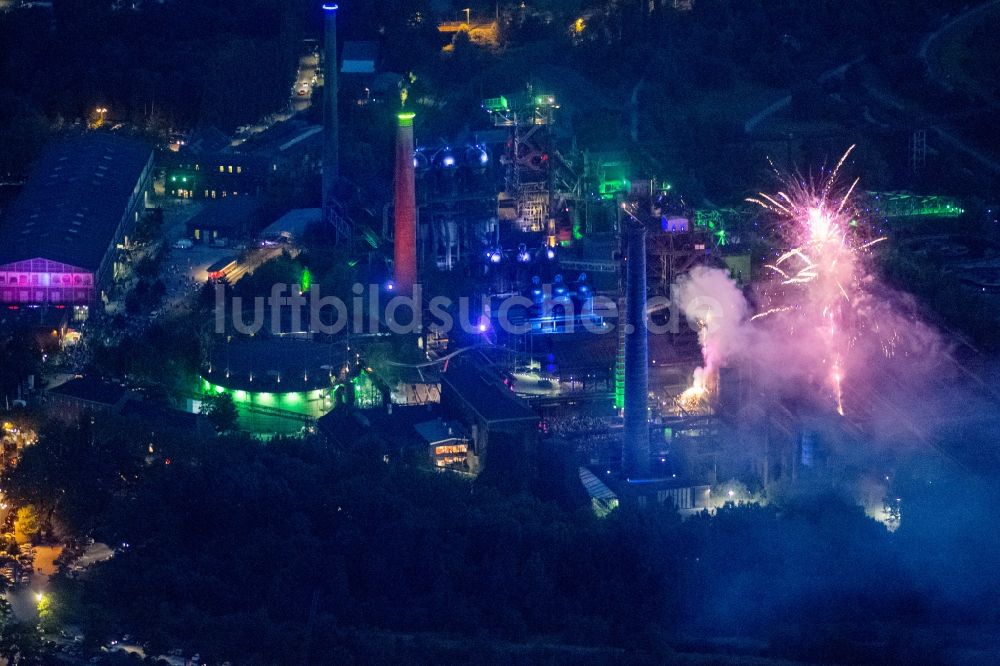 Nachtluftbild Duisburg - Feuerwerk im Landschaftspark Duisburg-Nord in der Nacht der Industriekultur im Rahmen der Aktion Extraschicht 2012