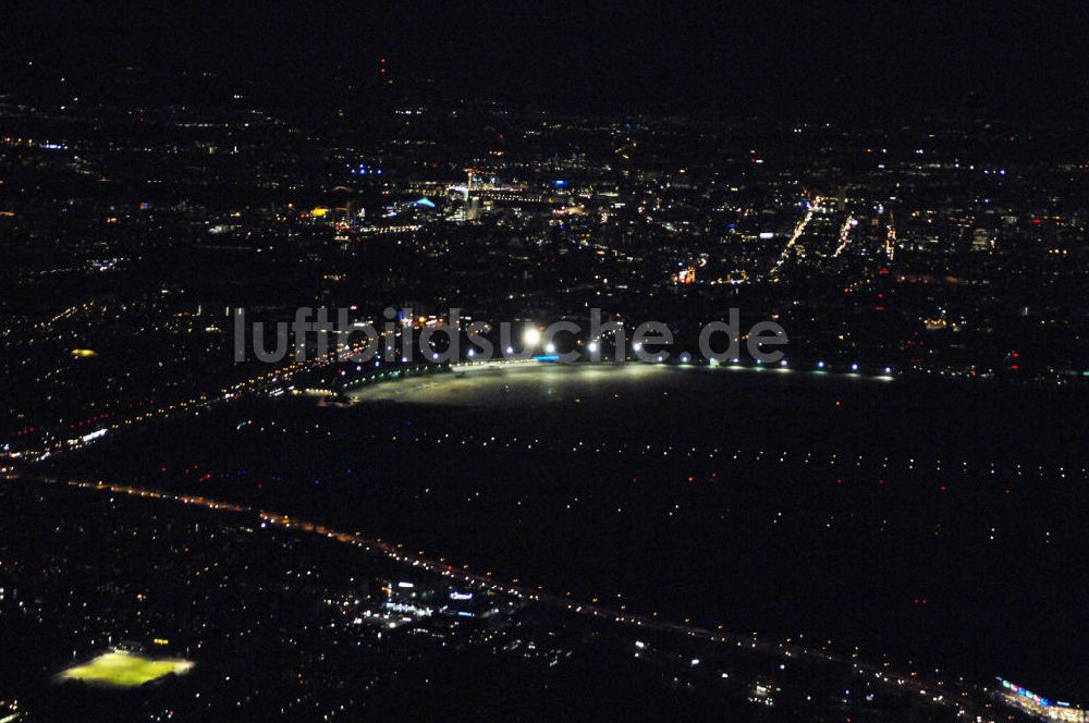 Berlin bei Nacht von oben - Flughafen Berlin-Tempelhof bei Nacht