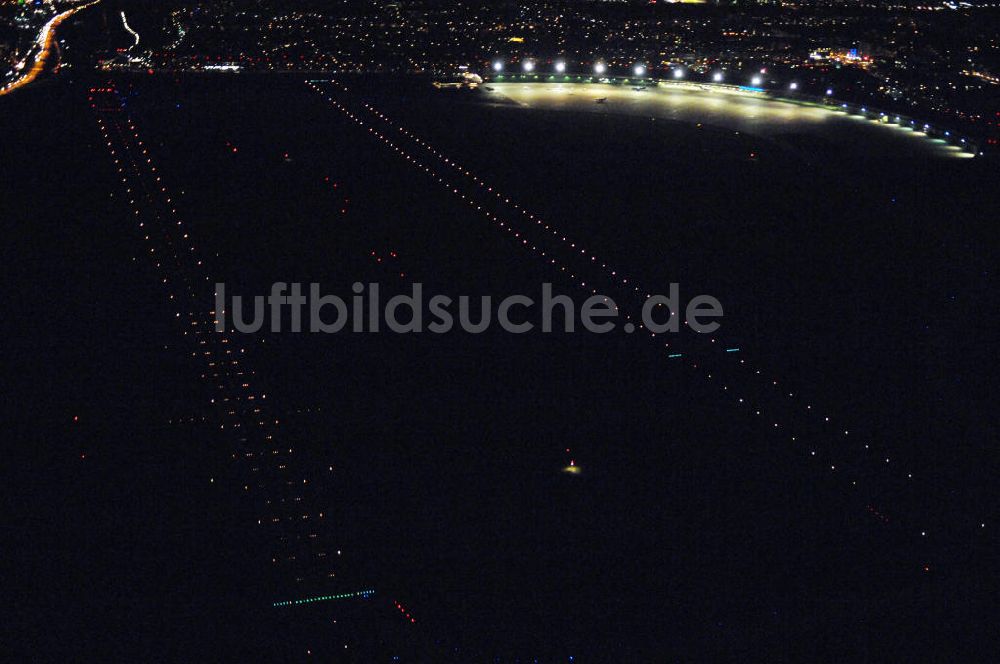 Nachtluftbild Berlin - Flughafen Berlin-Tempelhof bei Nacht