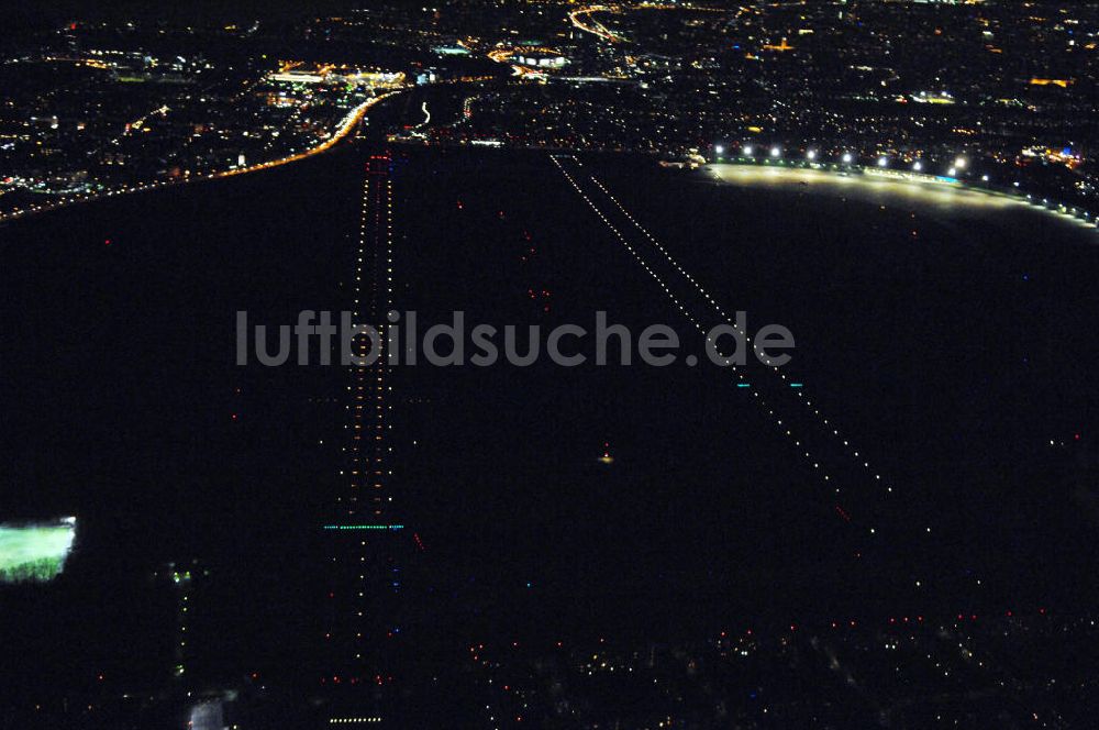 Berlin bei Nacht von oben - Flughafen Berlin-Tempelhof bei Nacht