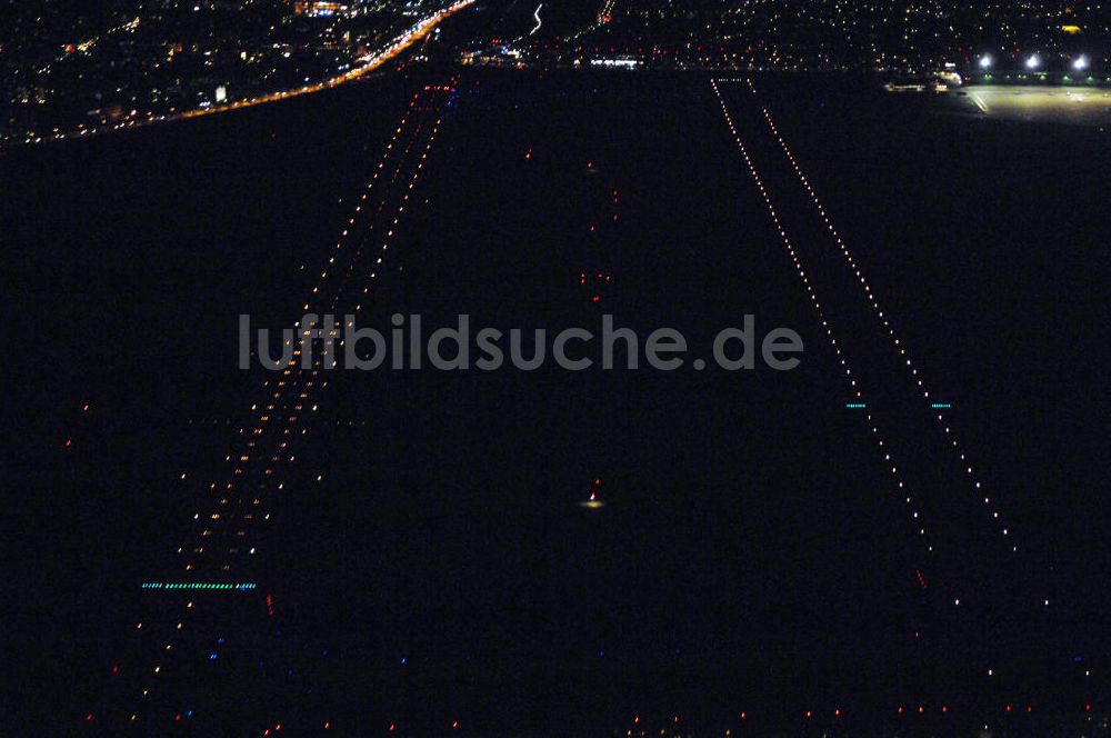 Nachtluftbild Berlin - Flughafen Berlin-Tempelhof bei Nacht