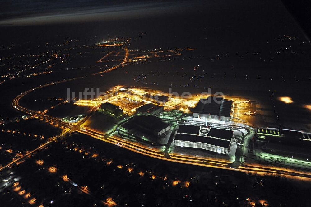 Dresden bei Nacht von oben - Flughafen Dresden bei Nacht