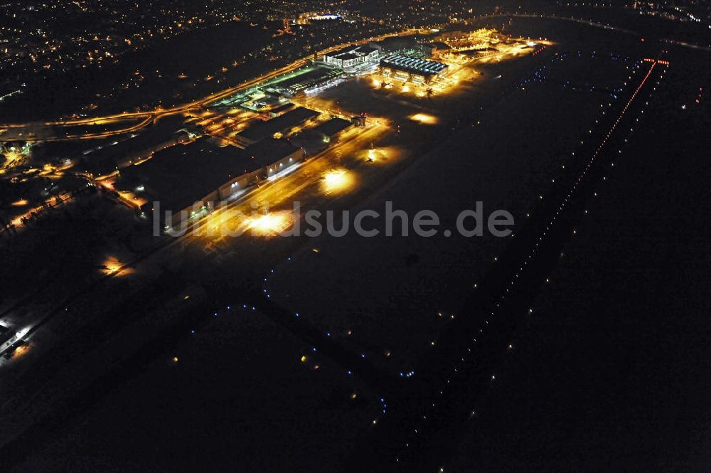 Nacht-Luftaufnahme Dresden - Flughafen Dresden bei Nacht