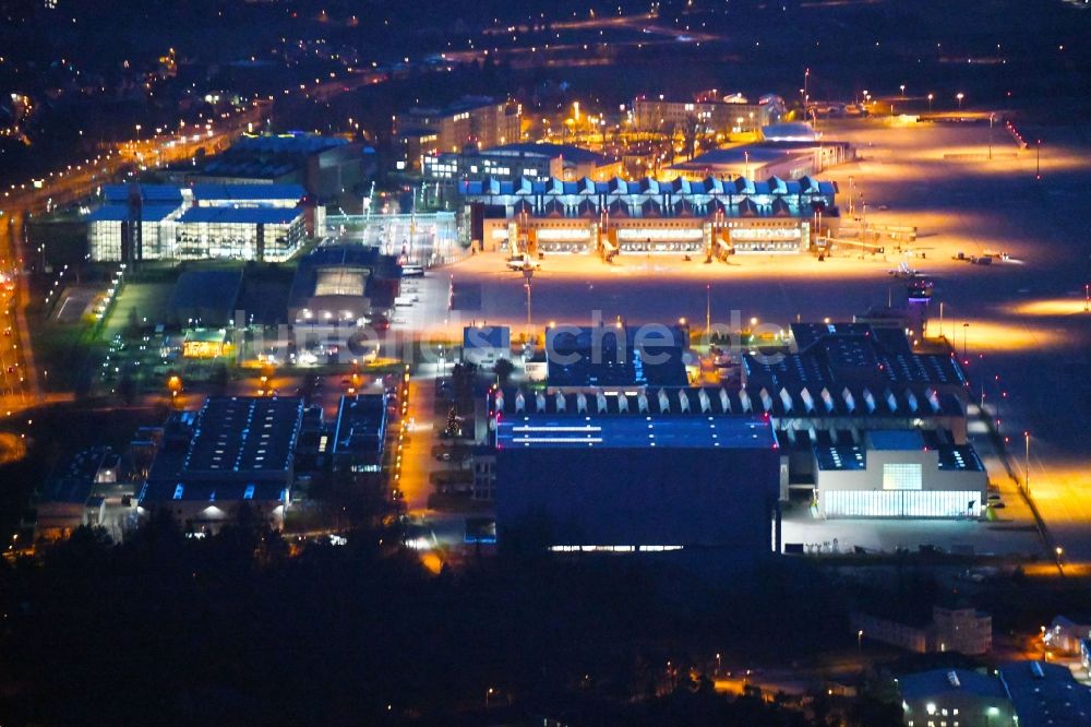 Nacht-Luftaufnahme Dresden - Nachtluftbild Flughafen im Ortsteil Klotzsche in Dresden im Bundesland Sachsen, Deutschland