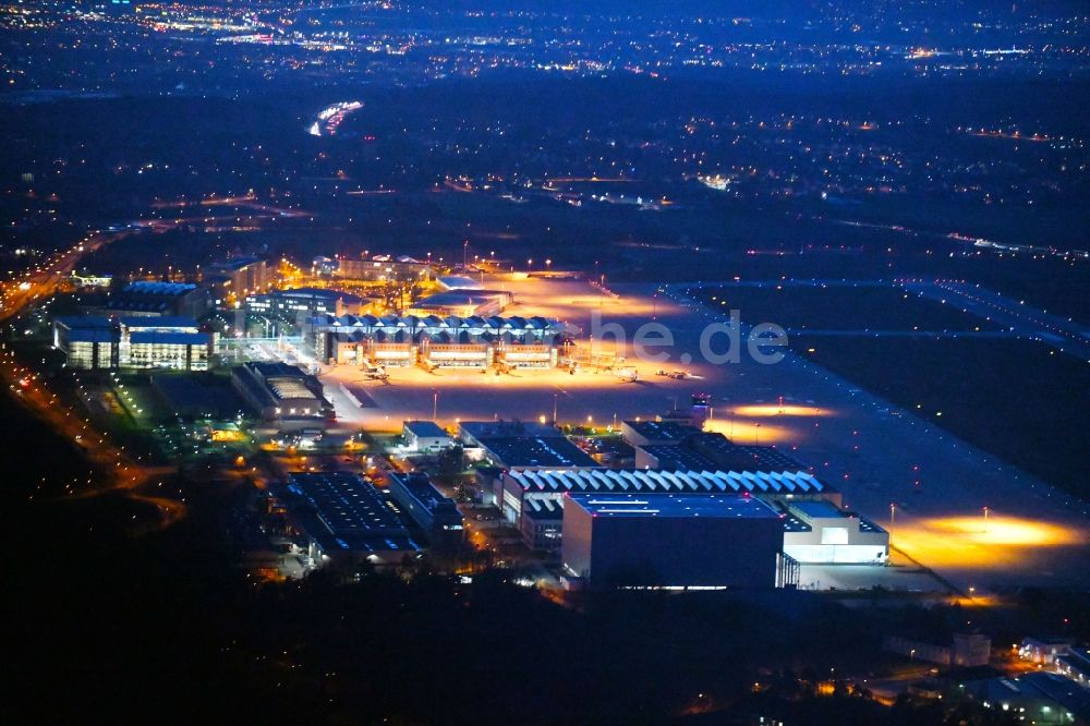 Nachtluftbild Dresden - Nachtluftbild Flughafen im Ortsteil Klotzsche in Dresden im Bundesland Sachsen, Deutschland