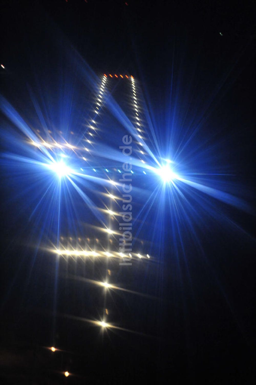 Nacht-Luftaufnahme Strausberg - Flugplatz Strausberg bei Nacht / Airfield at night