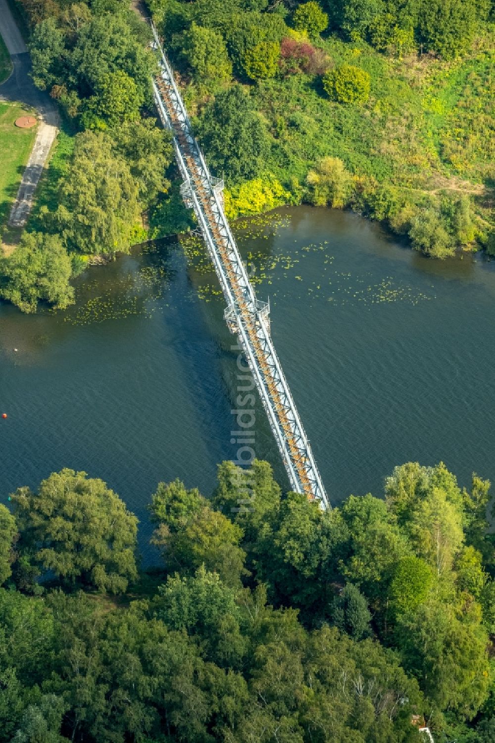 Witten bei Nacht aus der Vogelperspektive: Fluß - Brückenbauwerk Nachtigallbrücke - Witten in Witten im Bundesland Nordrhein-Westfalen, Deutschland