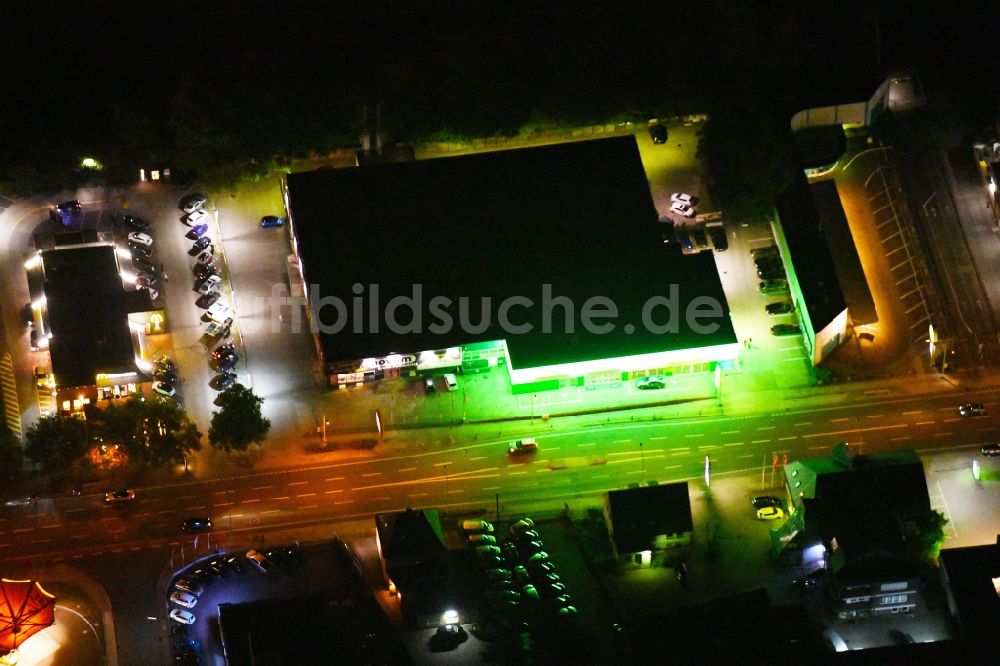 Osnabrück bei Nacht aus der Vogelperspektive: Nachtluftbild Freizeitzentrum Flippothek in Osnabrück im Bundesland Niedersachsen, Deutschland