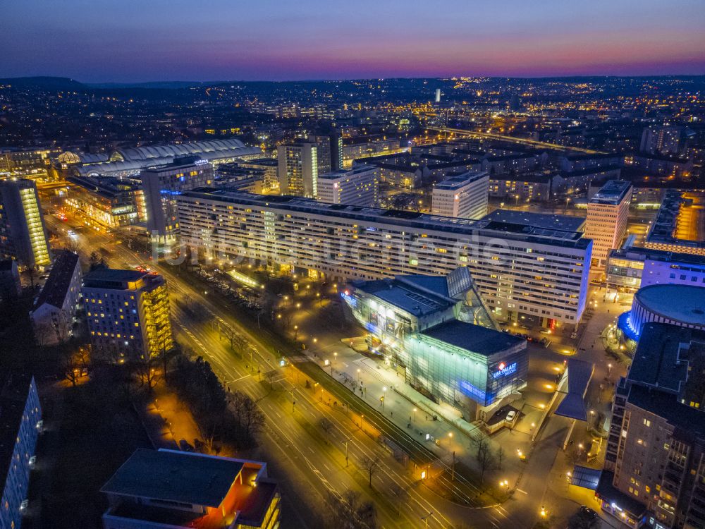 Nachtluftbild Dresden - Nachtluftbild Freizeitzentrum - Kino - Gebäude in Dresden im Bundesland Sachsen, Deutschland