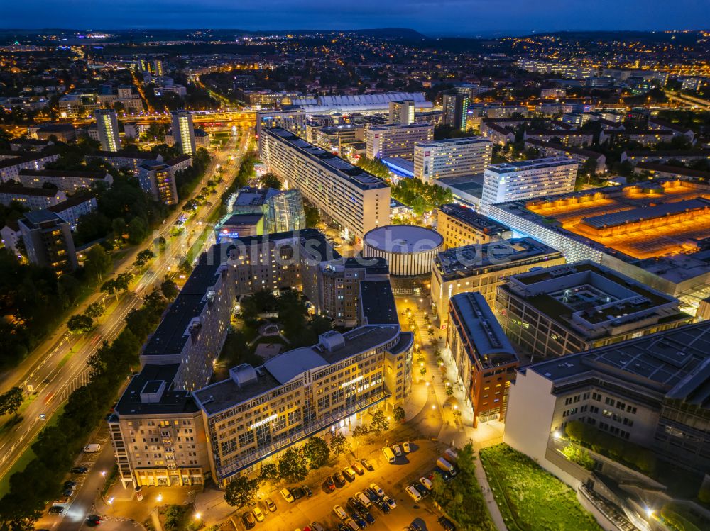 Dresden bei Nacht von oben - Nachtluftbild Freizeitzentrum - Kino - Gebäude im Ortsteil Altstadt in Dresden im Bundesland Sachsen, Deutschland