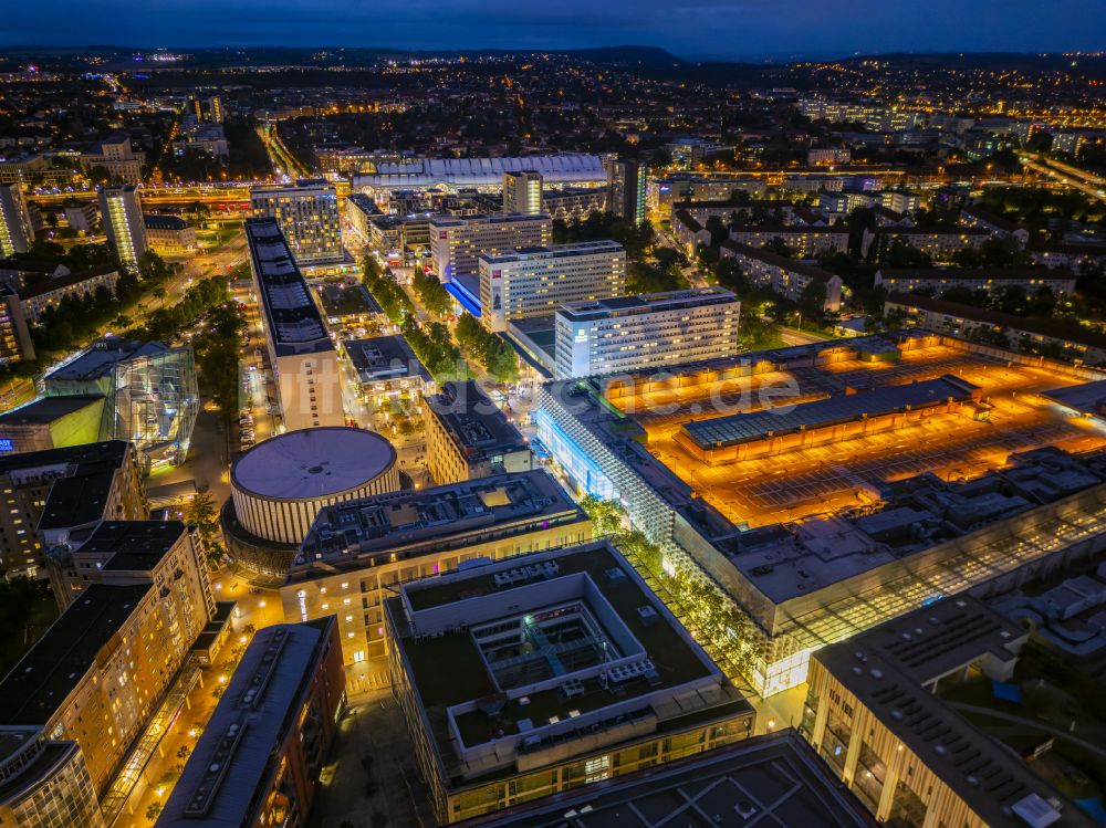 Nachtluftbild Dresden - Nachtluftbild Freizeitzentrum - Kino - Gebäude im Ortsteil Altstadt in Dresden im Bundesland Sachsen, Deutschland