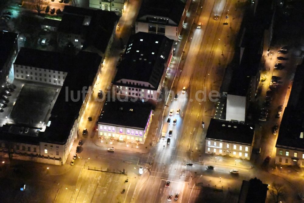 Nachtluftbild Potsdam - Nachtluftbild Freizeitzentrum Spielbank Potsdam Joker`s Garden Schloßstraße im Ortsteil Innenstadt in Potsdam im Bundesland Brandenburg