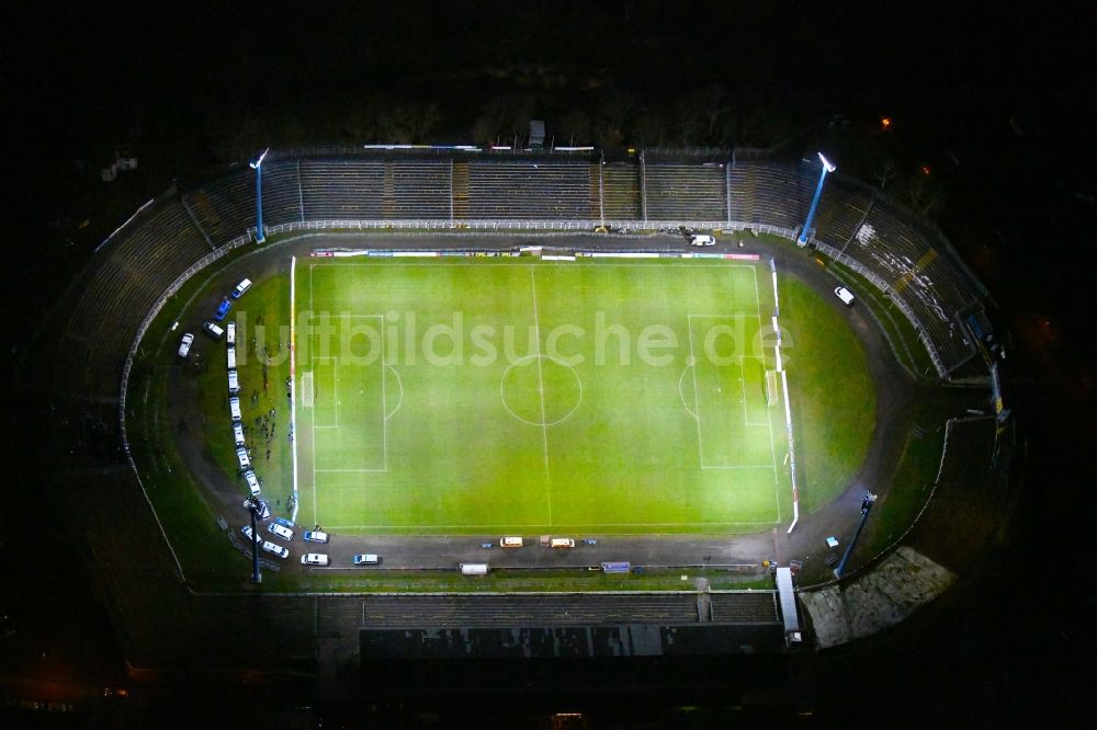 Nacht-Luftaufnahme Leipzig - Nachtluftbild Fussballstadion Bruno-Plache-Stadion in Leipzig im Bundesland Sachsen, Deutschland