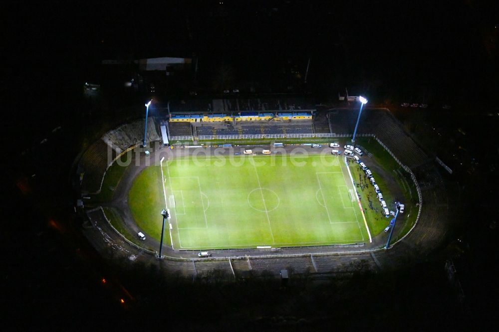 Nacht-Luftaufnahme Leipzig - Nachtluftbild Fussballstadion Bruno-Plache-Stadion in Leipzig im Bundesland Sachsen, Deutschland