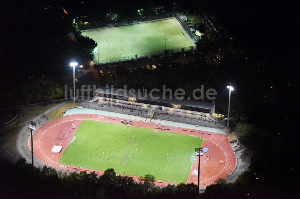 Nacht-Luftaufnahme Berlin - Nachtluftbild Fussballstadion des Vereins SSC Sport-Club Charlottenburg e.V. im Ortsteil Charlottenburg in Berlin, Deutschland