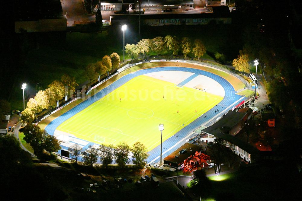 Berlin bei Nacht von oben - Nachtluftbild Fussballstadion des Vereins SSC Sport-Club Charlottenburg e.V. im Ortsteil Charlottenburg in Berlin, Deutschland