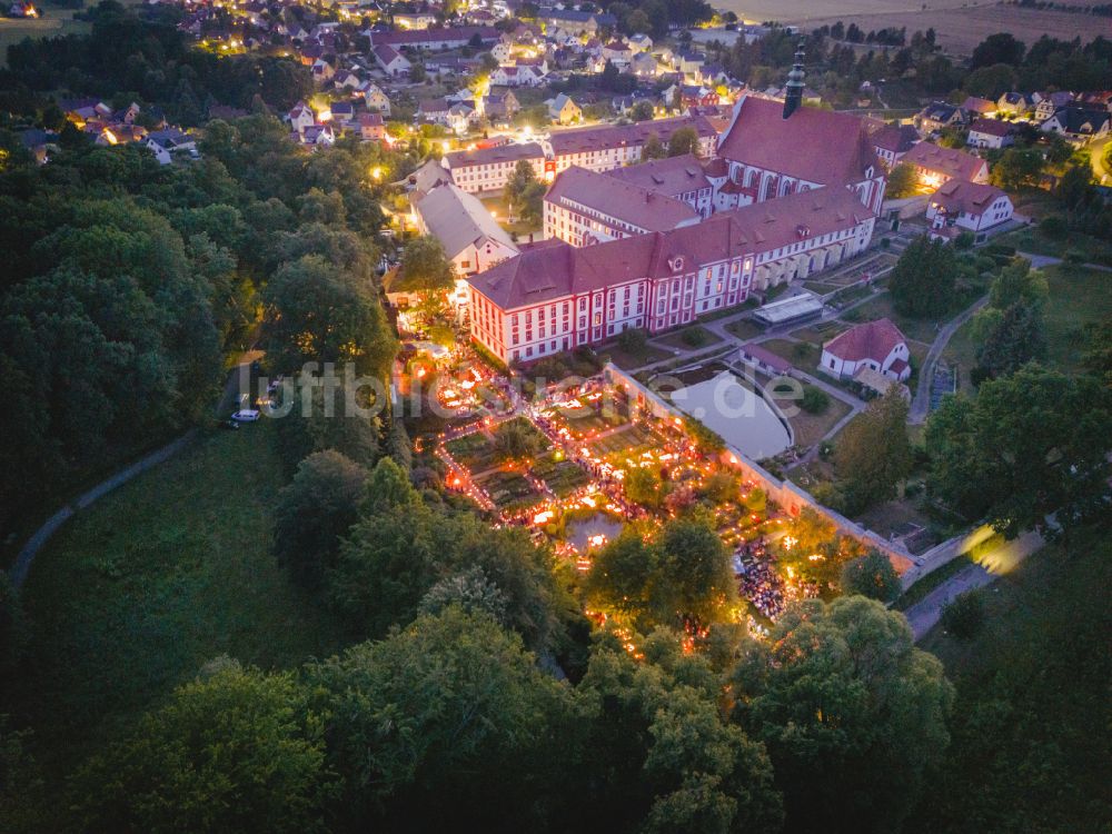 Nachtluftbild Panschwitz-Kuckau - Nachtluftbild Gartennacht Im Schein von 1.000 Lichtern im Klostergarten St. Marien in Panschwitz-Kuckau im Bundesland Sachsen, Deutschland